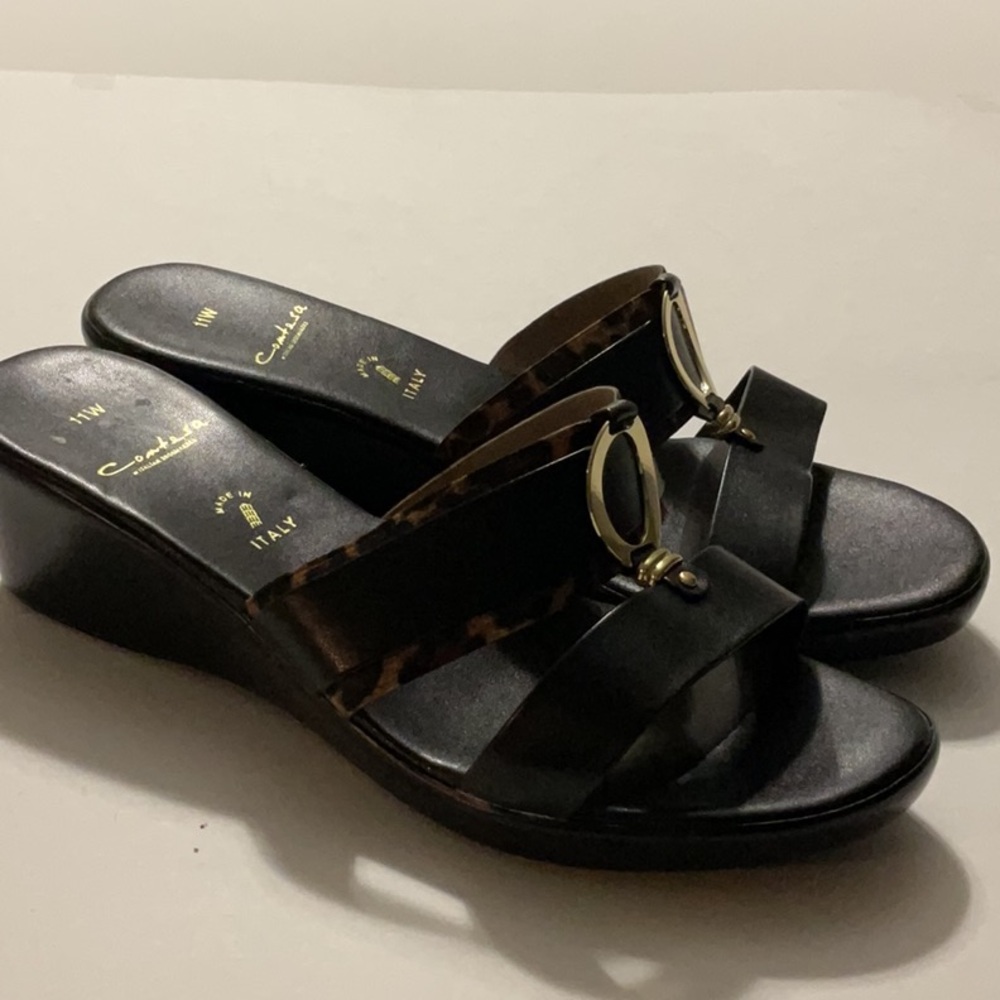 Black Slide Sandals with Tortoiseshell Accent